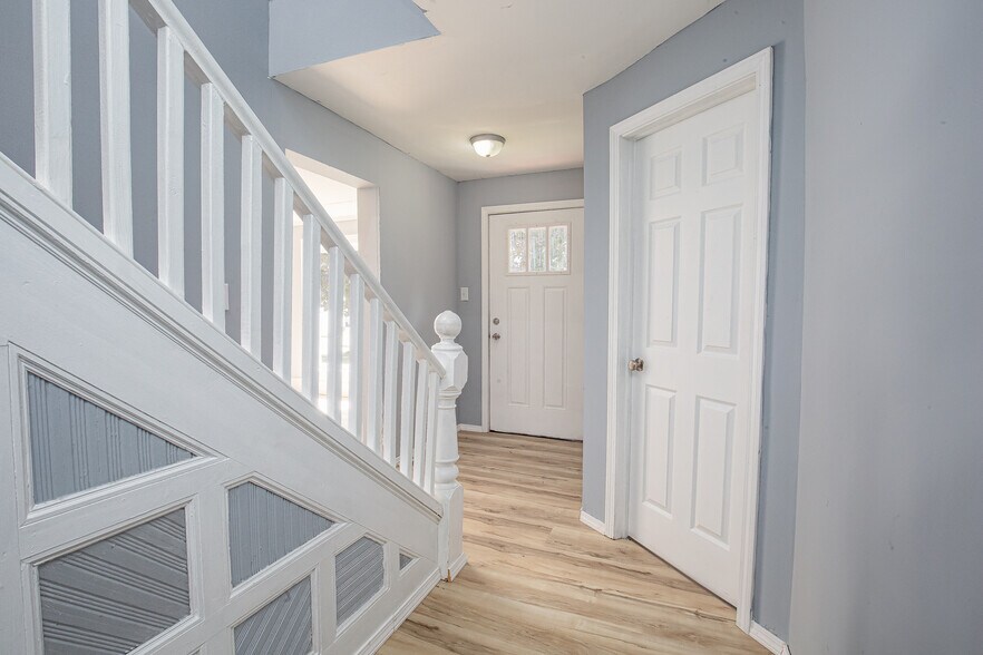 Building Photo - 399 S Division St