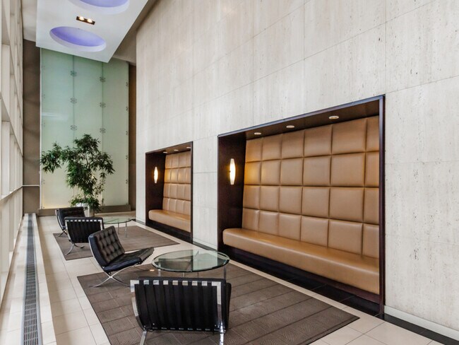 Building Photo - 5320 N Sheridan Rd