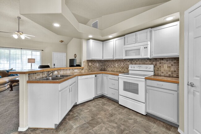 Building Photo - 11793 Shelburne St