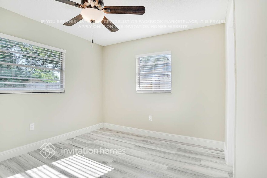 Building Photo - 3213 Sutton Dr