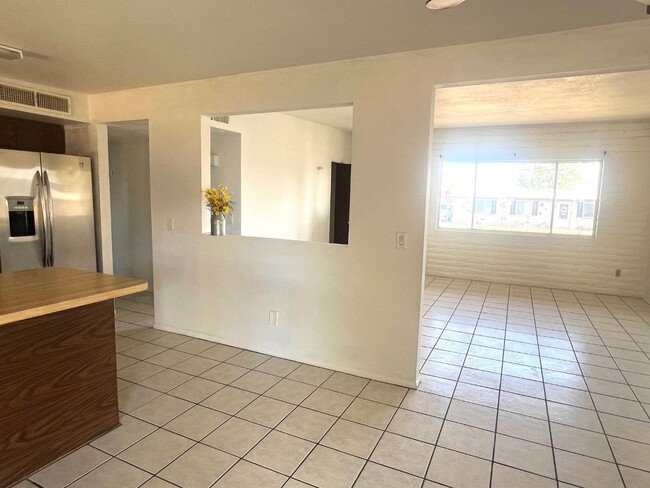 Building Photo - 2328 W Las Lomitas