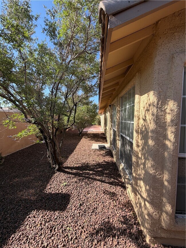 Building Photo - 5408 Cove Point Dr