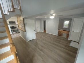 Building Photo - 15 Stock Pl