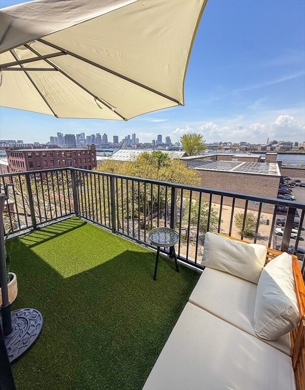 Building Photo - 301 Border St