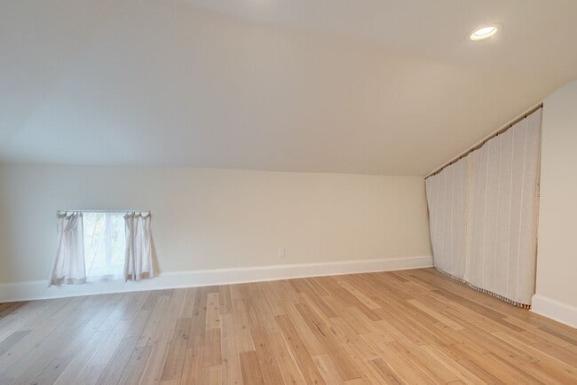 Building Photo - 705 Haller St NE