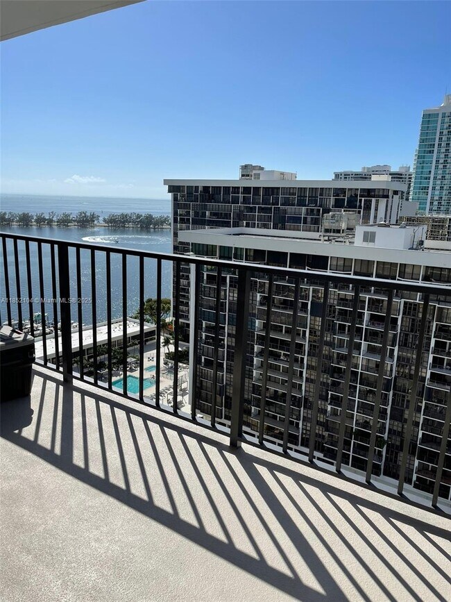 Building Photo - 1901 Brickell Ave