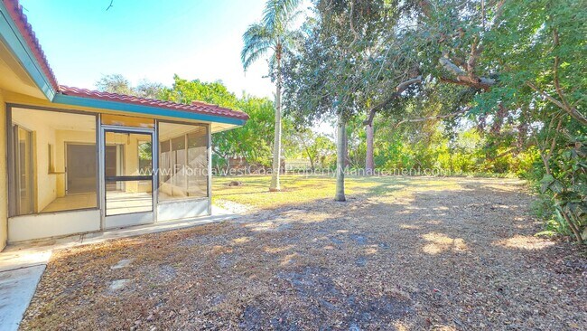 Building Photo - GULF GATE SARASOTA! OUTSTANDING 3 BEDROOM/2 BATH HOME WITH EXTRA LARGE YARD!
