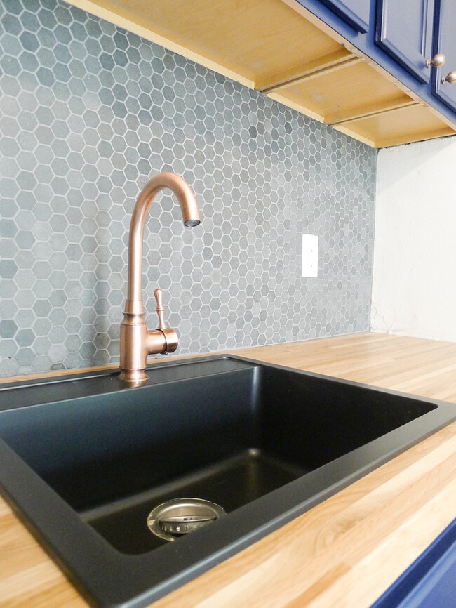 Building Photo - 1780 Van Dyke St