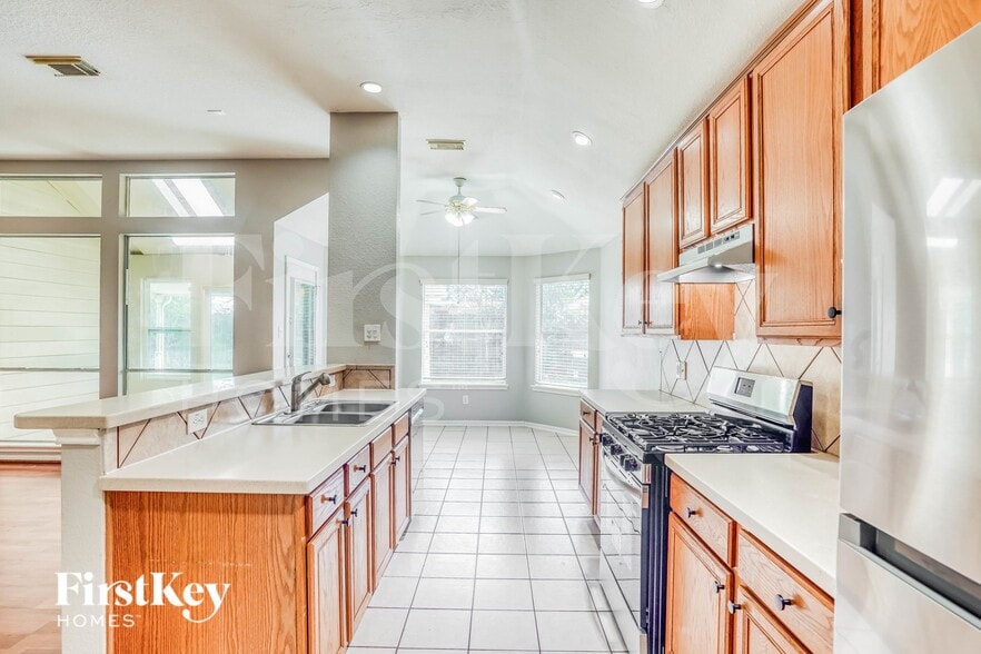 Building Photo - 10330 Claybrook Dr