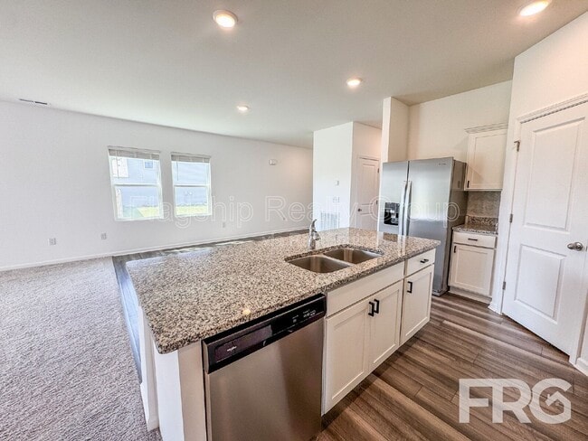 Building Photo - 303 Kenison Way
