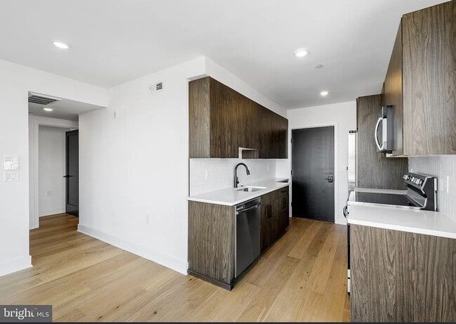 Building Photo - 1800 W Girard Ave