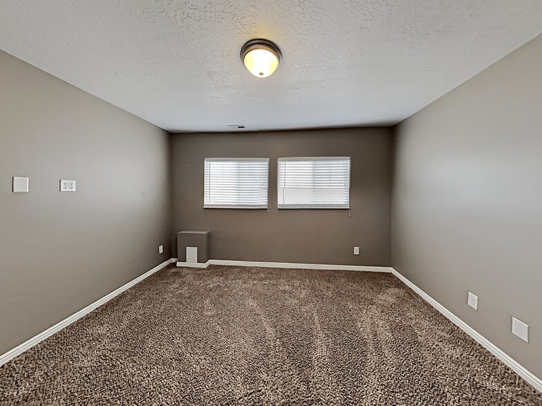 Building Photo - 447 S 1250 E
