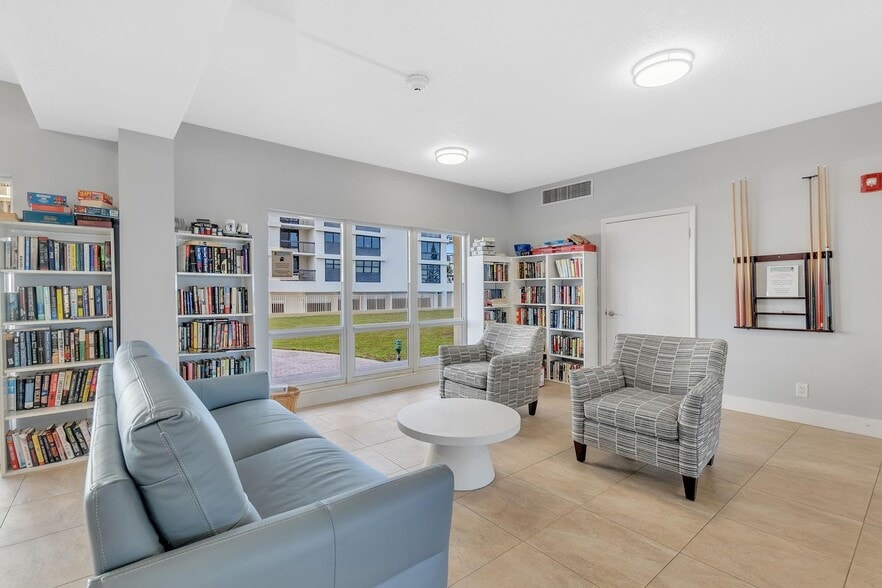 Building Photo - 750 N Ocean Blvd