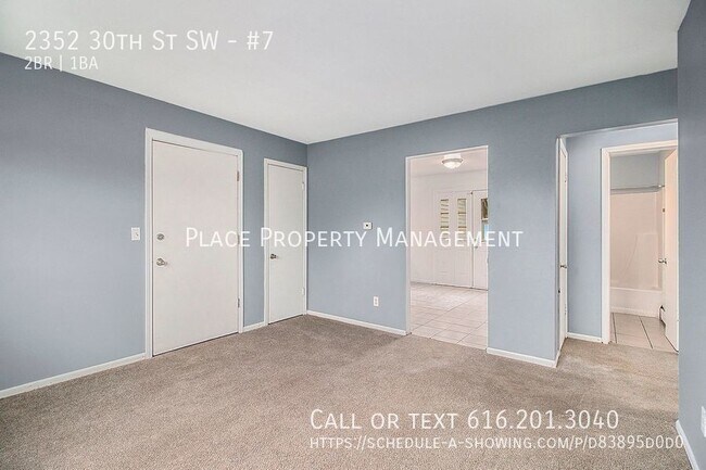Building Photo - 2352 30th St SW #7 - 2 Bed/1 Bath Lower Ap...