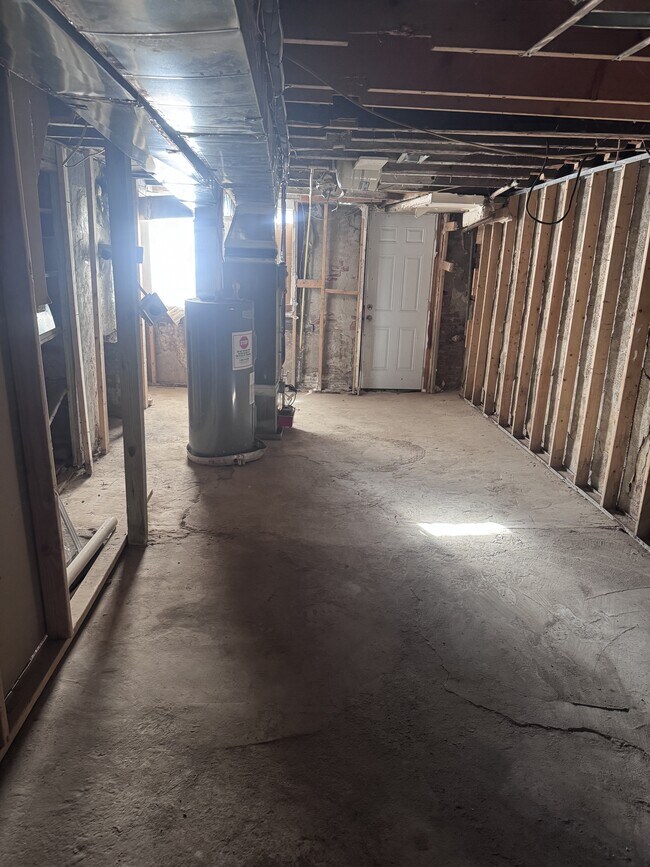 Building Photo - 1004 W Lombard St