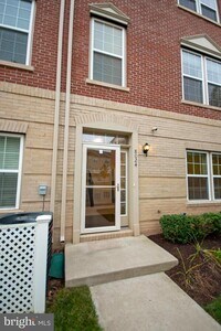 Building Photo - 8024 Cayzer Ln