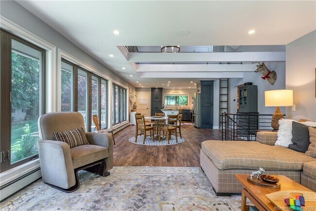 Building Photo - 8 Cedar Point Dr