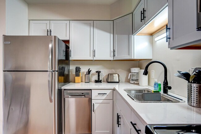 Building Photo - 1217 E Wilson St