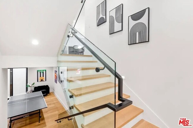 Building Photo - 6201 Lindenhurst Ave