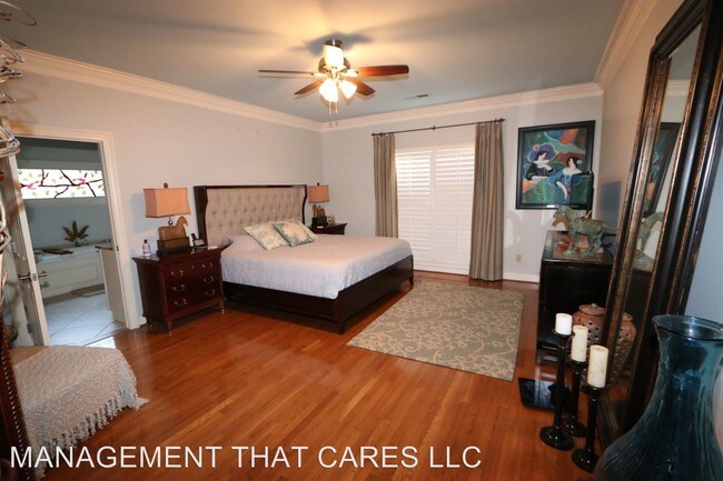 Building Photo - 5238 Lexington Park Cir N
