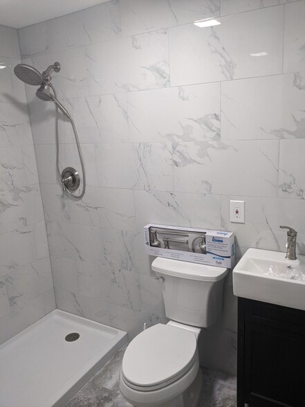 Ground level bath - 544 Drakestown Rd