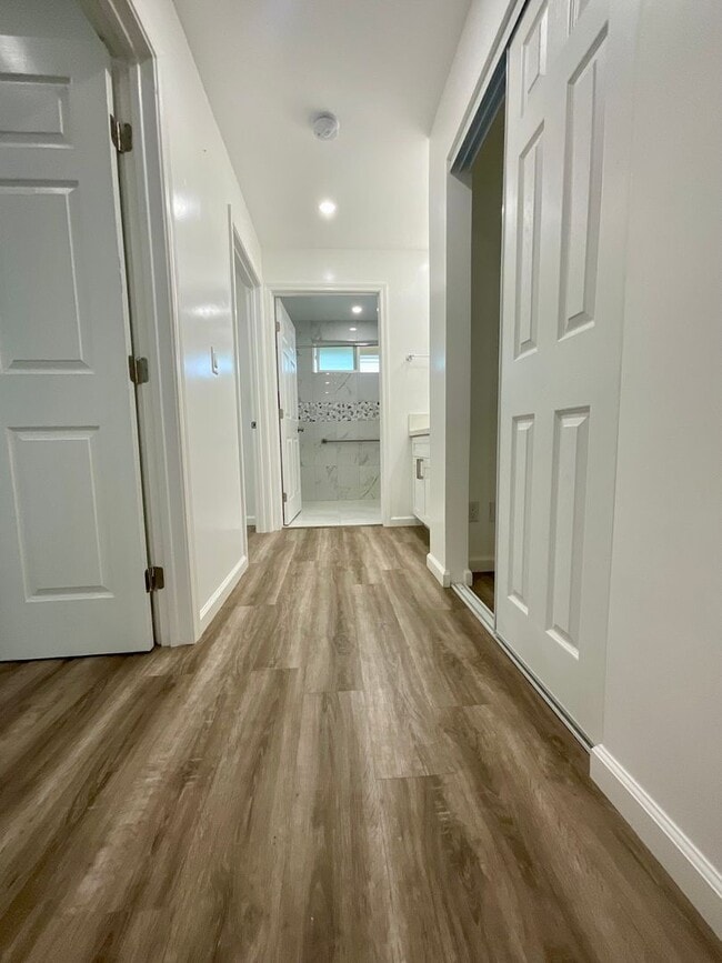 Building Photo - Spacious Duplex--5Beds, 2Baths  Ground Floor Unit