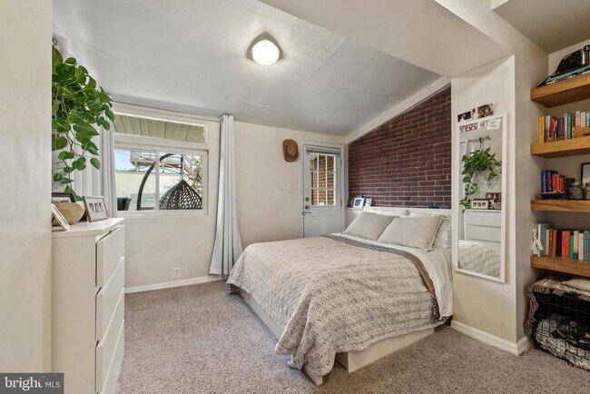 Building Photo - 1807 E Lombard St