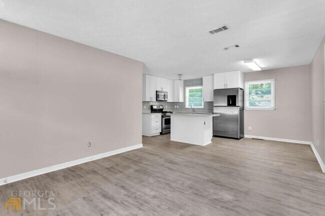 Building Photo - 2070 Twelve Oaks Cir