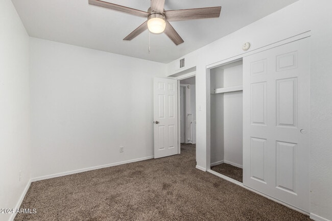 Building Photo - 4718 W Orangewood Ave