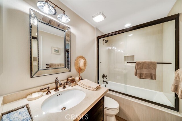 Building Photo - 502 Avenida Largo