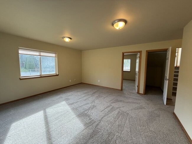 Building Photo - Spacious 5BD/3BTH Everett Home for Lease N...