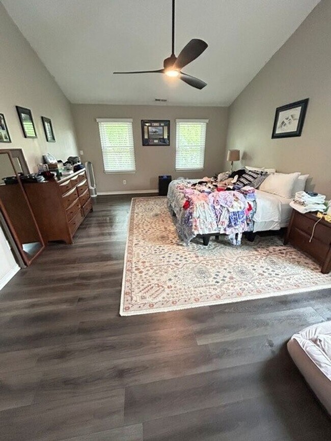 Building Photo - CHARMING HOME IN HIGHLY SOUGHT AFTER NEIGHBORHOOD.