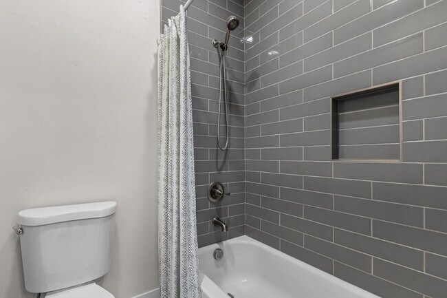 Building Photo - 5965 Hilltop Dr