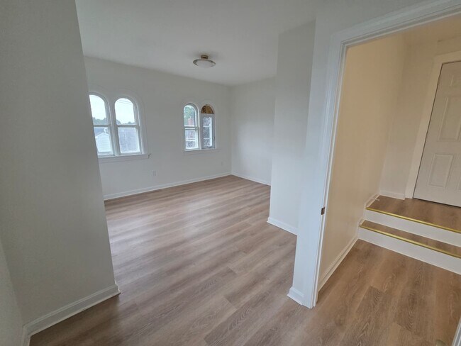 Building Photo - 207 Cohannet St