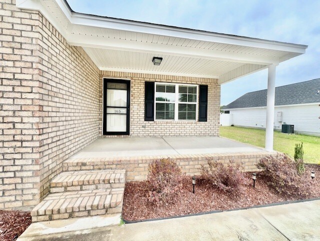 Building Photo - 165 Pommel St