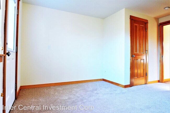 Building Photo - 4533 41st Ave SW