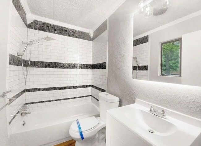 Building Photo - 911 Battle Bend Blvd