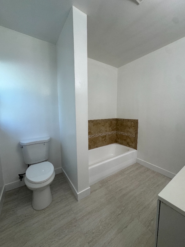 Building Photo - 283 S El Molino Ave