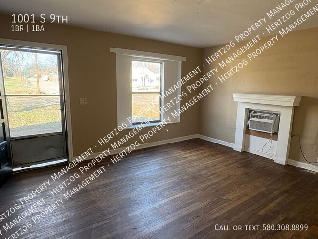 Building Photo - 1001 S 9th-