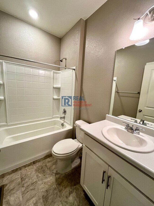 Building Photo - 6945 Yazoo Dr
