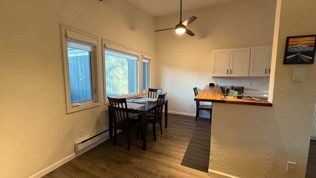 Building Photo - 2 Bedroom Updated Ranch Condo w/Vaulted Ce...