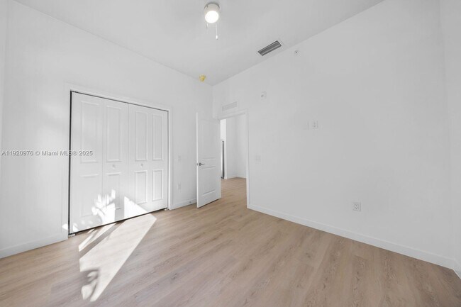 Building Photo - 20 NE 19th Ave