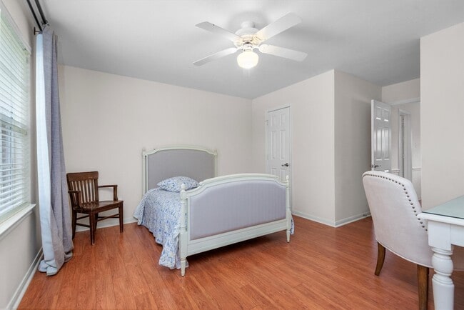 Building Photo - 22007 Crossbrook Dr