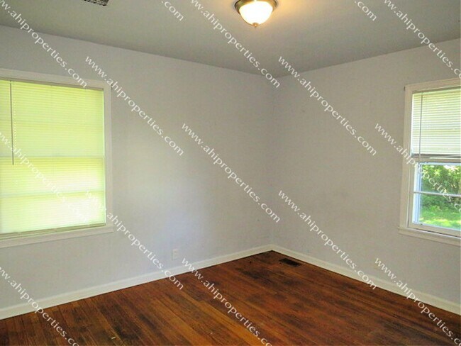 Building Photo - 505 Mastin Lk Rd NW