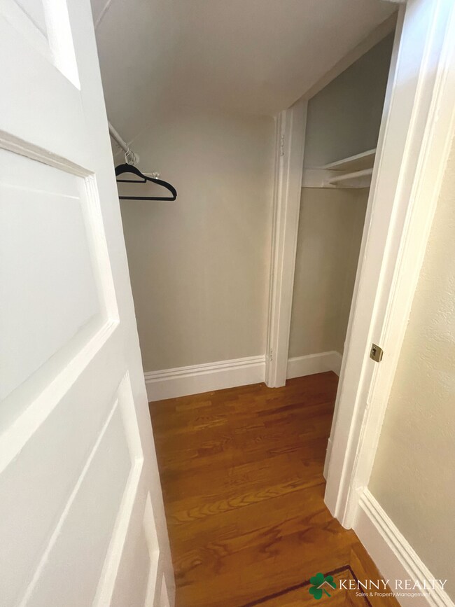 Building Photo - Spacious 4BR/2BA in Mission Terrace – San Francisco