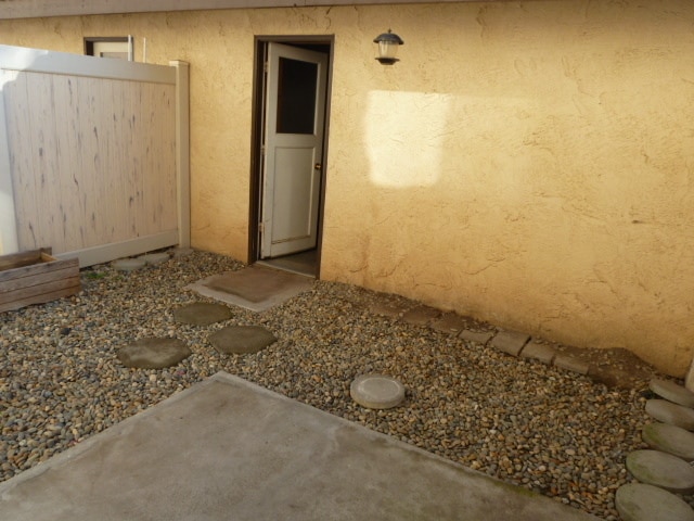 Building Photo - Great Two Story Condo in a Nice Area & Near Gym!
