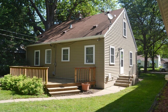Building Photo - 5308 44th Ave S