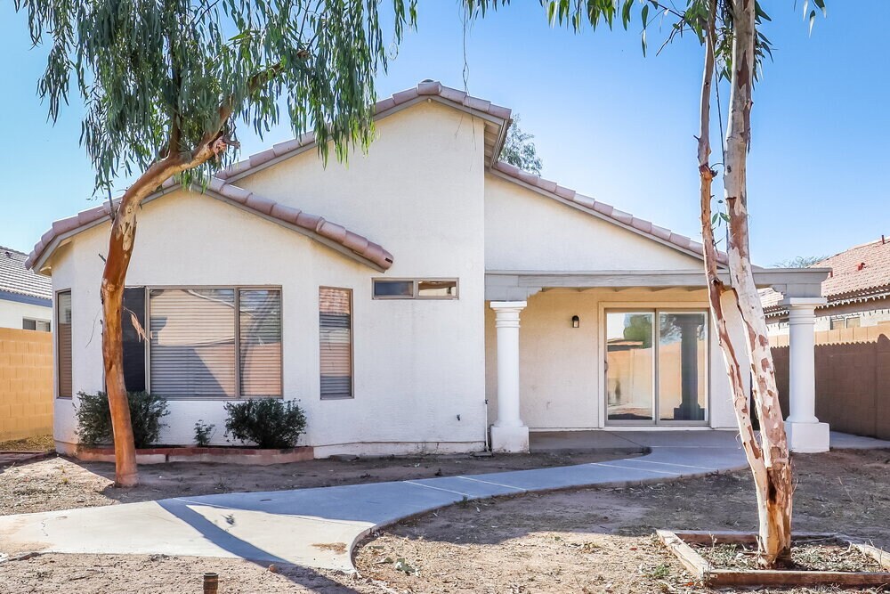 Building Photo - 3621 S 73rd Dr