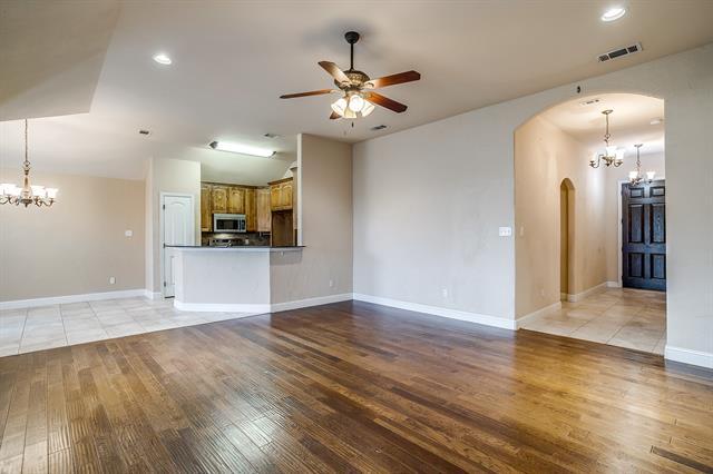 Building Photo - 1120 Whispering Meadows