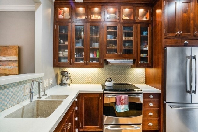 Building Photo - 381 Huron Ave